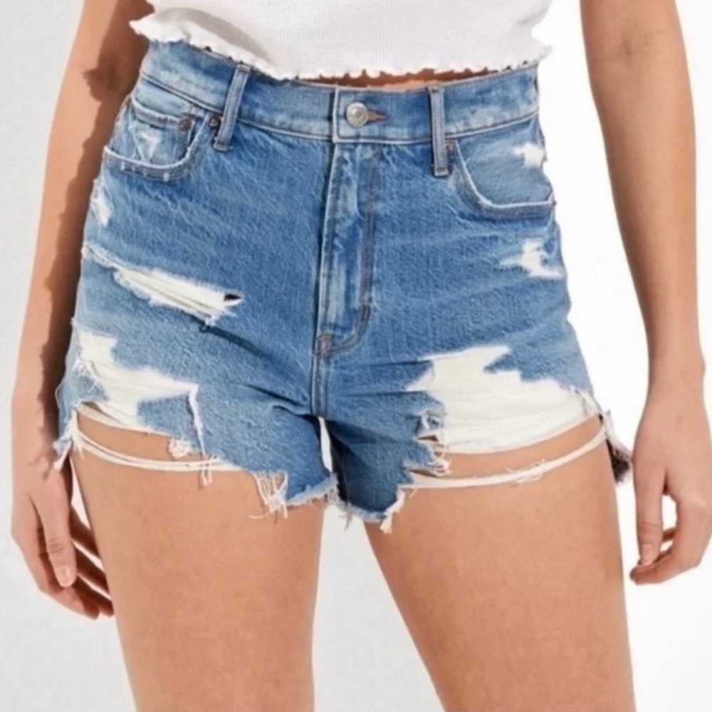 American Eagle Highest Rise 90’s Boyfriend‎ 100% cotton denim destructed shorts